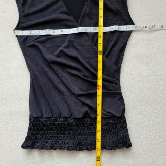 XOXO | 1/2 Wrap Sleeveless Blouse EUC Ladies Small Black Smocked Waist - Picture 3 of 12